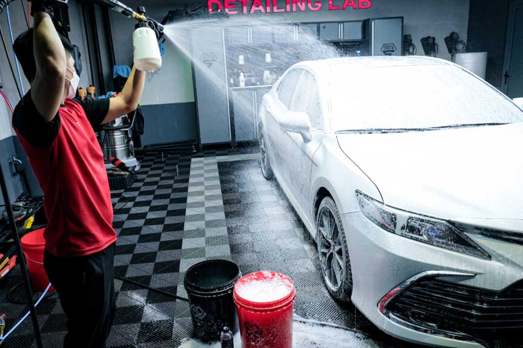 Rửa xe ô tô đúng cách và chuyên nghiệp như một Detailer