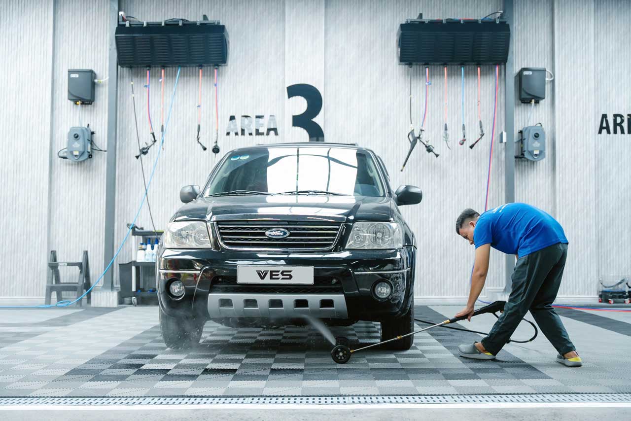 Dịch vụ rửa xe ô tô tại VES Car Care Center 03