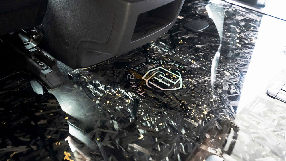 Sàn Carbon vàng lá - Ảnh 2