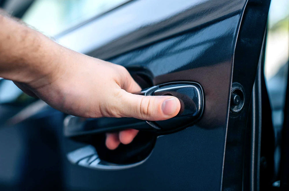 Tay nắm cửa dễ tích tụ bụi bẩn